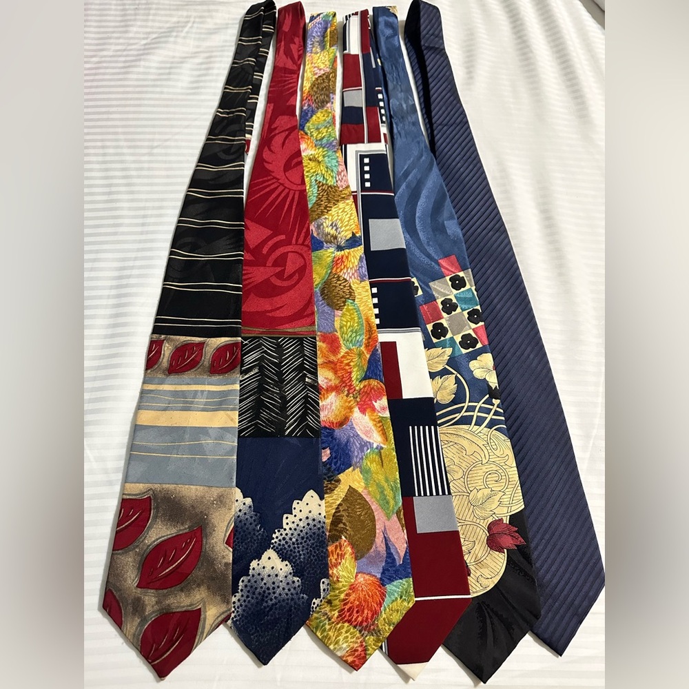 Bundle Of 6 Vintage Designer Abstract / Solid & Multicolor Neckties 👔